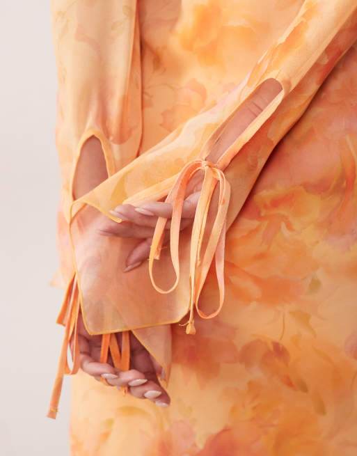 Daska – Rosa och orange, blommig maxiklänning i chiffong med hög, draperad ringning och volang, 3 av 4
