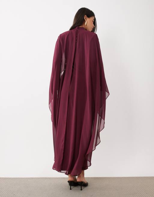 Daska satin maxikjole med mandarinkrave-detalje og chiffon-cape i plum, 3 af 4