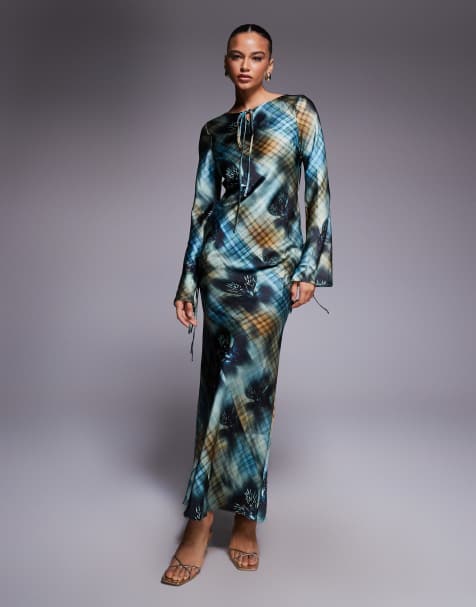 Daska – Satynowa sukienka maxi w kobaltowoniebieski abstrakcyjny wzór w kratkę tartan - view 1