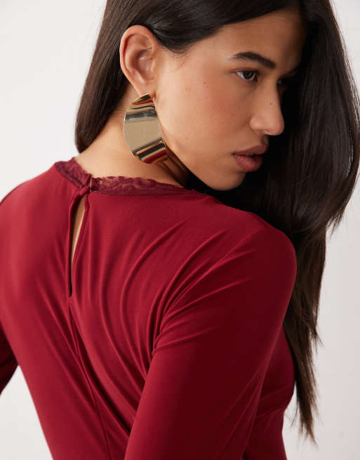 Daska slash neck maxi dress with lace trim detail in burgundy, 3 of 4