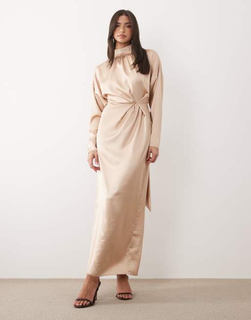 Daska - Vestito lungo accollato a maniche lunghe in raso color oro con nodo