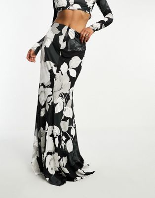 Day 6 puddle length maxi skirt co-ord in black rose print - ASOS Price Checker