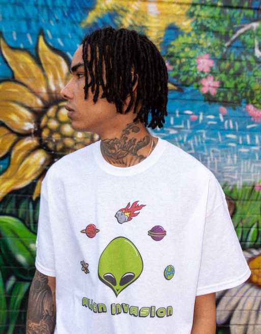 DBDNS short sleeved t-shirt in white with alien invasion print