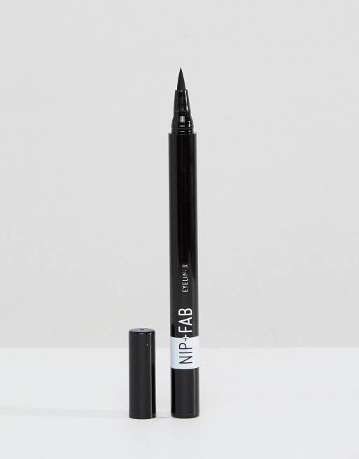 Delineador de ojos líquido en negro de NIP+FAB