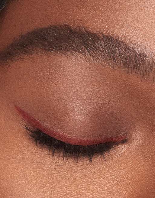 Delineador de ojos Walk Of No Shame de Charlotte Tilbury, 3 de 4