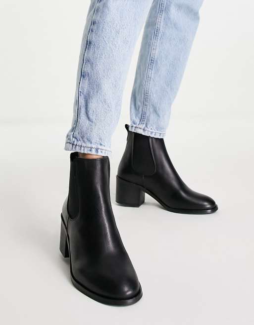 Black low 2025 heel chelsea boots