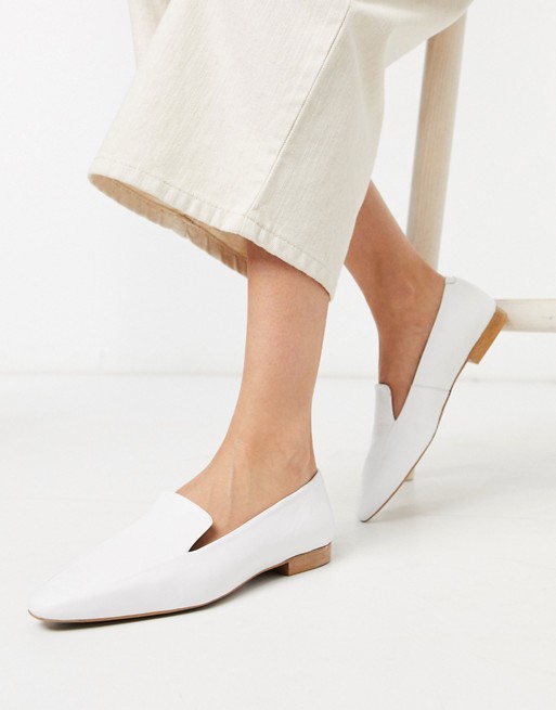 Depp soft leather flat shoe in white