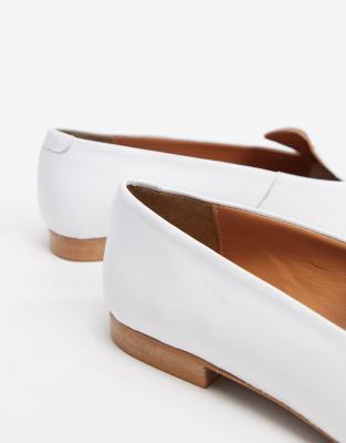 white soft leather flat shoes