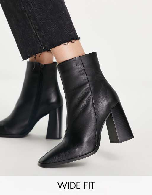 DEPP – Svarta boots i läder med fyrkantig tå, blockklack och bred passform 