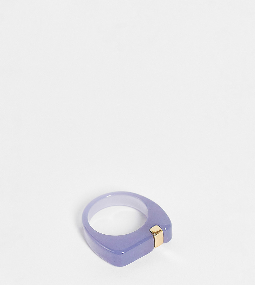 DesignB Curve chunky resin ring with gold bar in powder blue