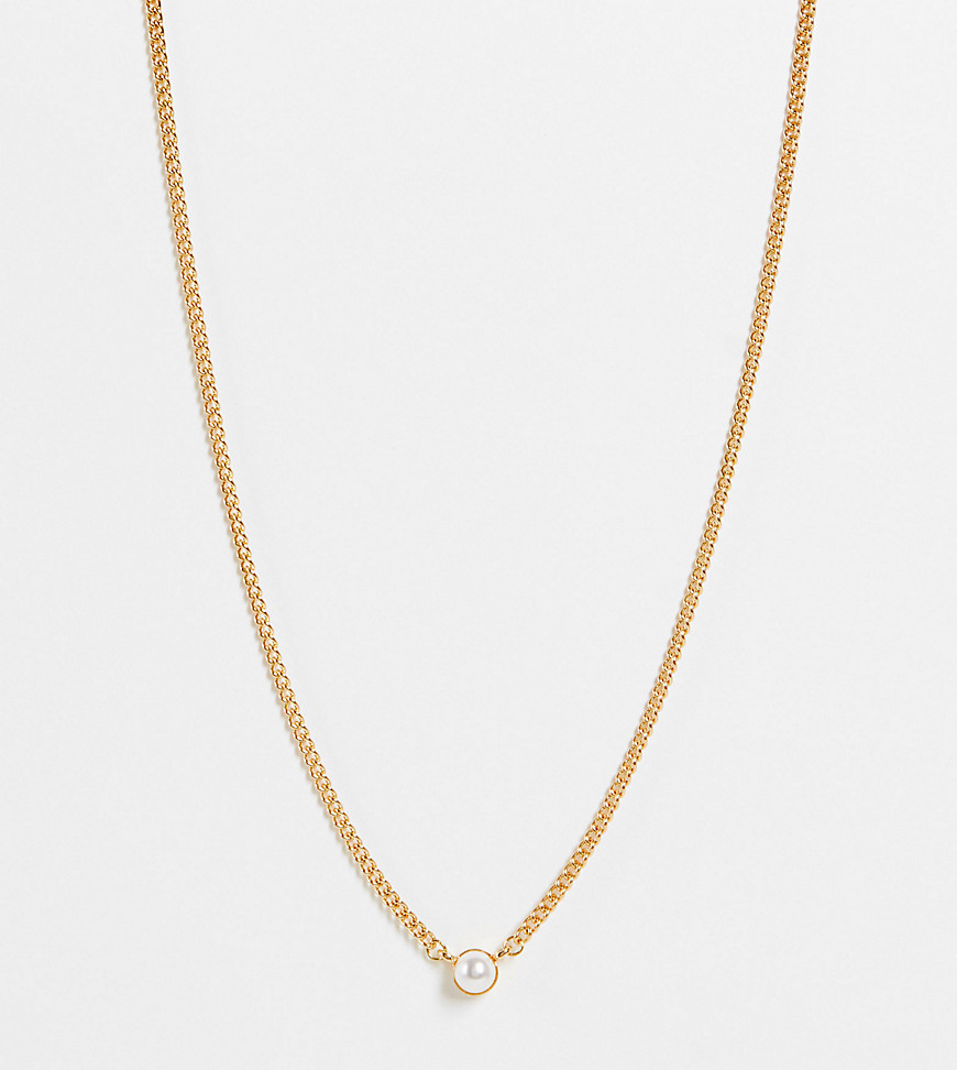 DesignB Curve necklace with tiny pearl in gold tone