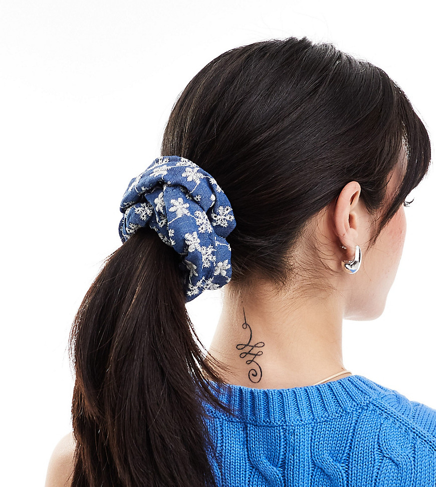 DesignB embroidered denim scrunchie in blue