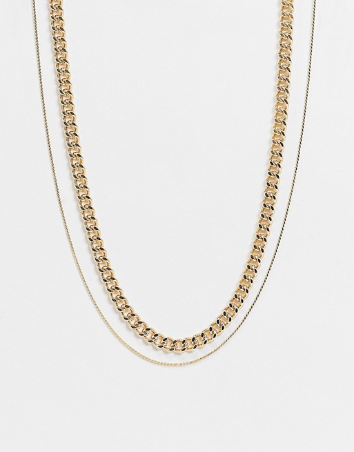 DesignB layered neckchains in gold with fine chain detail