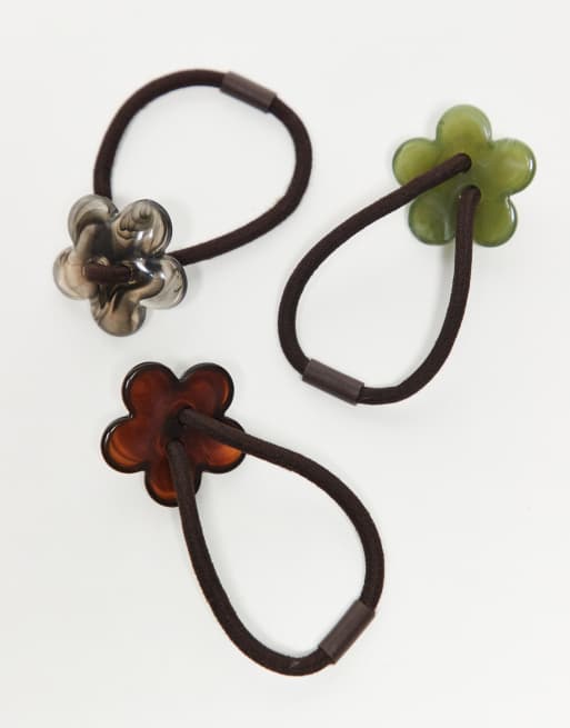 DesignB London 3-pack resin flower hair ties in neutral, 3 of 3