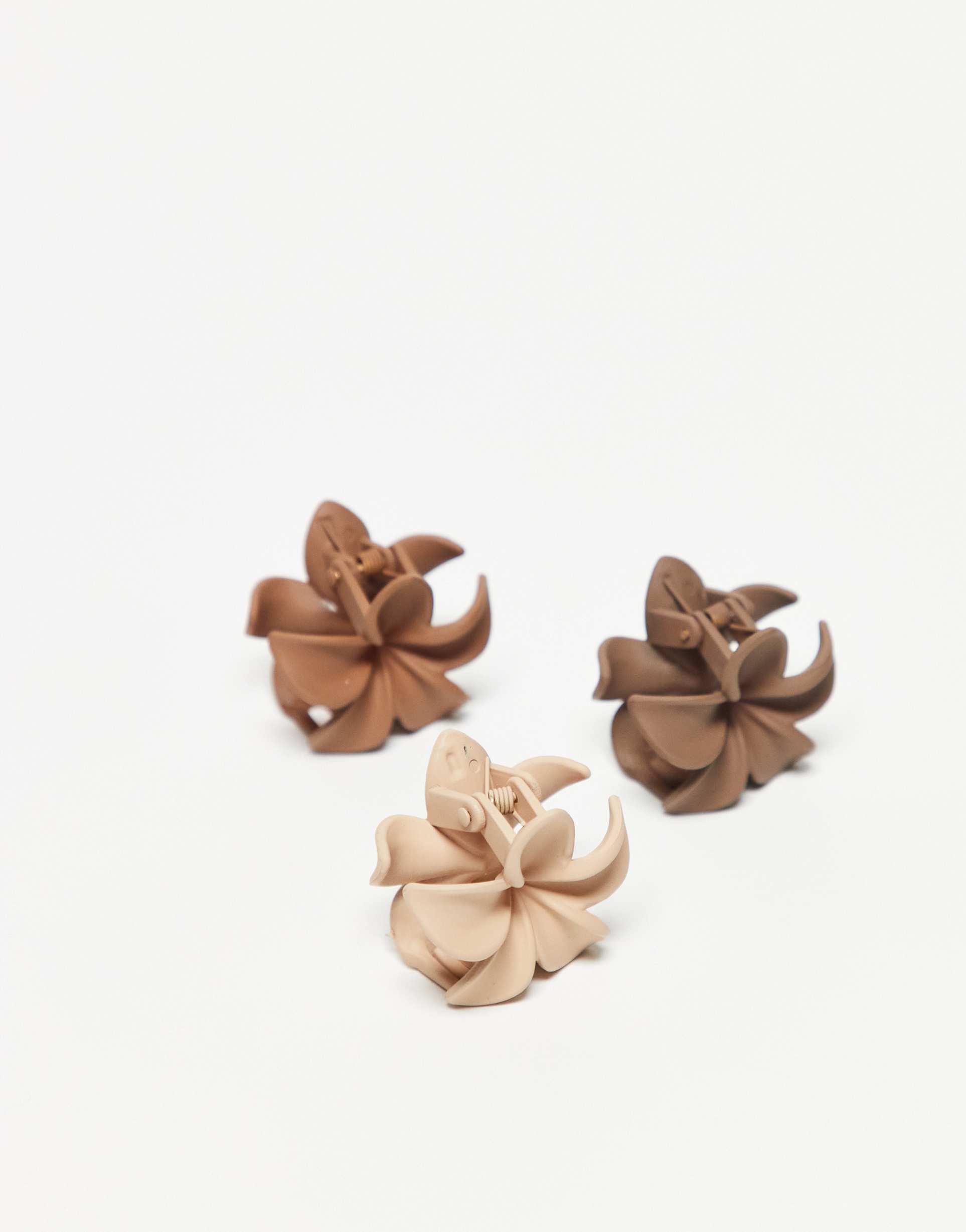 designb london 3-pack small flower hair claw clips in matte neutral