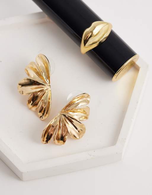 DesignB London 3D flower stud earrings in gold, 2 of 4