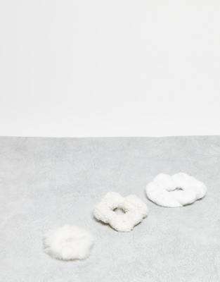 DesignB London - 3er-Pack Haar-Scrunchies aus Kunstpelz in Winterweiß