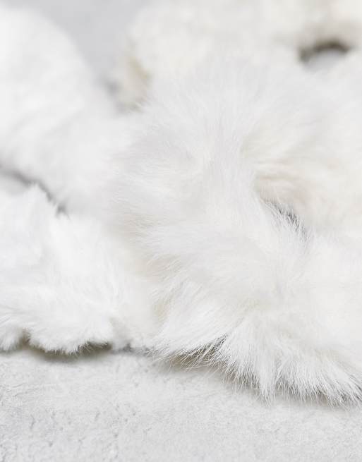 DesignB London – 3er-Pack Haar-Scrunchies aus Kunstpelz in Winterweiß, 3 von 3