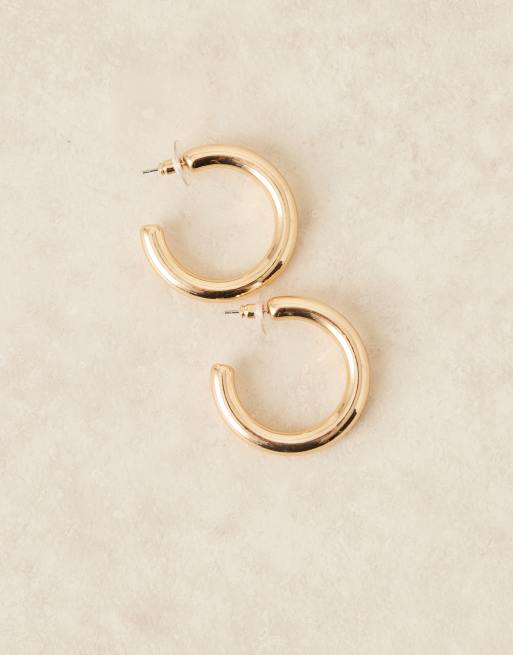 DesignB London 40mm chunky hoop earrings in gold, 2 of 3