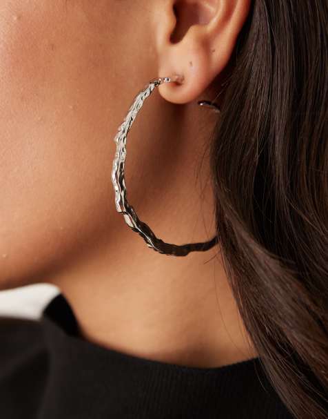 DesignB London - 60 mm grote oorringen met gesmolten design in zilver - view 1