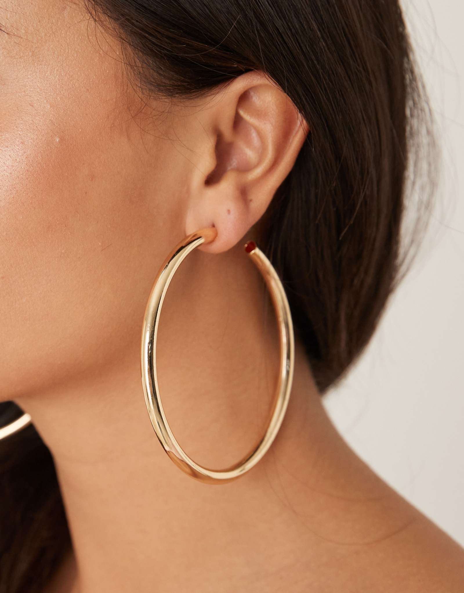 Большие массивные серьги-кольца DesignB London диаметром 76 мм из золота