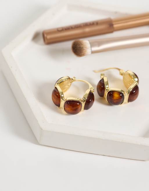 DesignB London amber resin oorringen in goud, 2 van 4