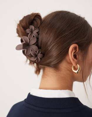 DesignB London - Blumen-Haarklammer in mattem Braun-Brown