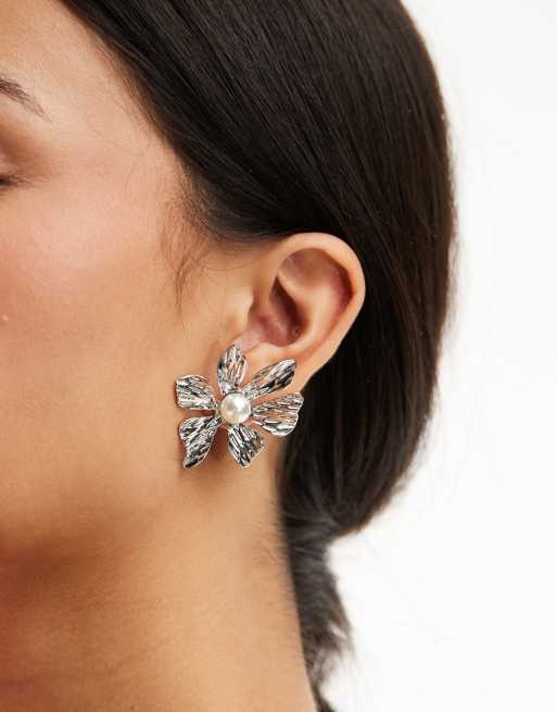 DesignB London - Boucles d'oreilles fleurs avec perle nacrée - Argenté
