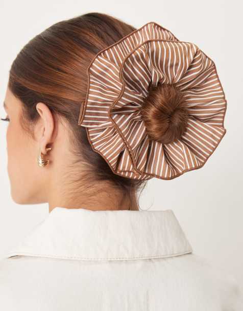 DesignB London - Brun og hvid scrunchie med striber - view 1
