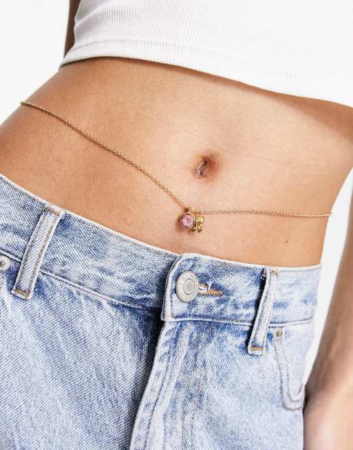 DesignB London - Catenina per pancia da festival dorata con charms a forma di farfalla 