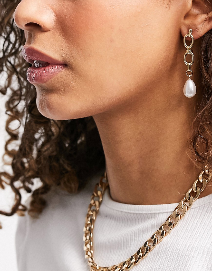 DesignB London chain link earrings in gold with pearl drop