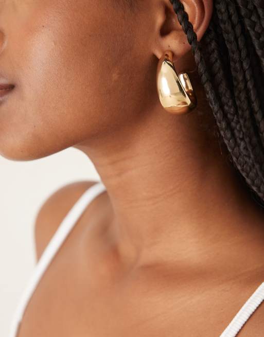 DesignB London chunky teardrop hoop earrings in gold, 3 of 3