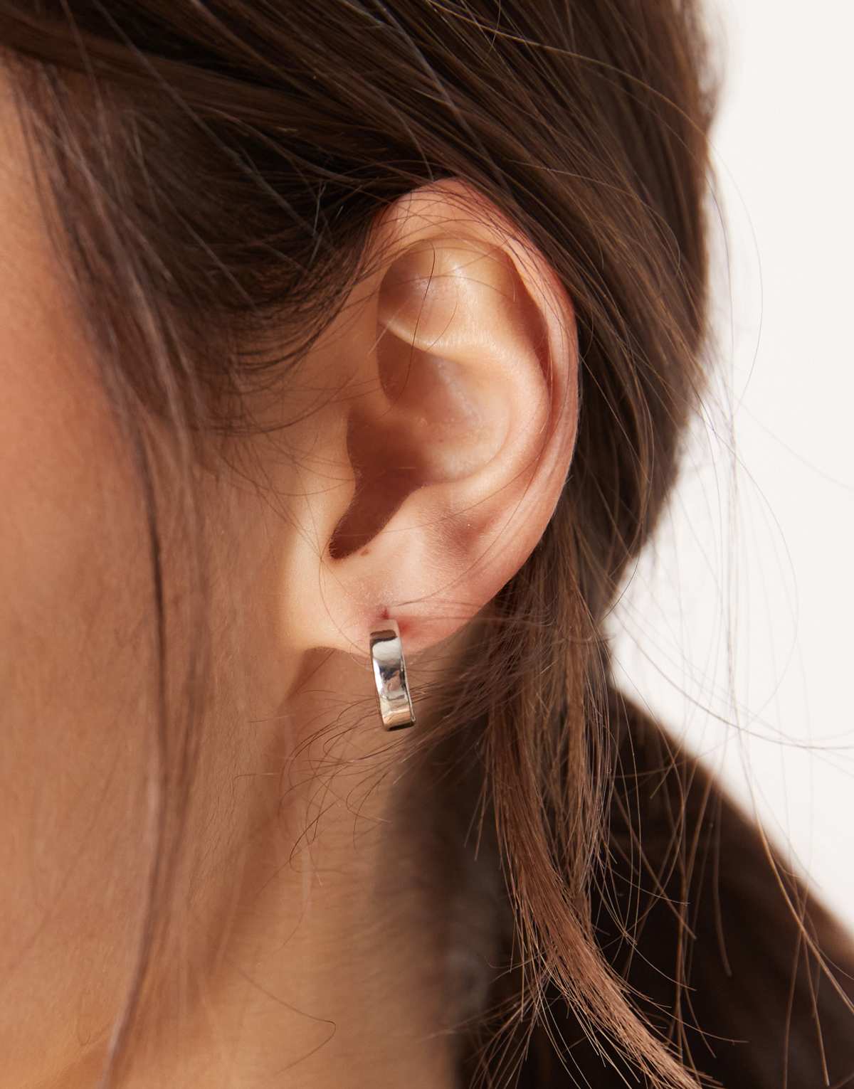 DesignB London classic huggie hoop earrings in silver
