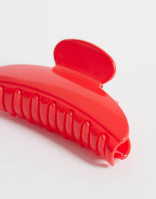 DesignB London claw clip in red, 2 of 3