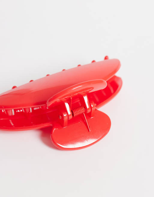 DesignB London claw clip in red, 3 of 3