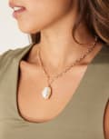 [DesignB London] DesignB London claw set pearl pendant necklace in gold No Size GOLD
