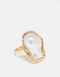 [DesignB London] DesignB London claw set pearl ring in gold 20-21MM GOLD