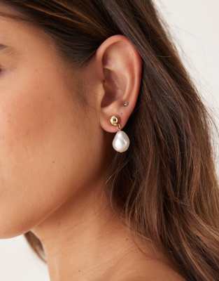 DesignB London - Clous d'oreilles classiques à pendant perle - Doré