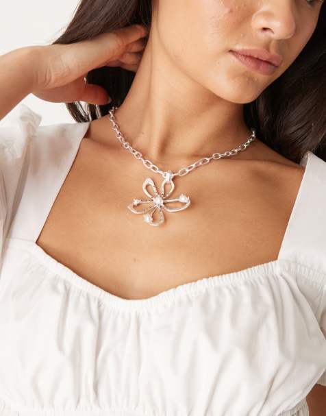 DesignB London - Collana color argento con ciondolo a fiore effetto colato con pietre - view 1