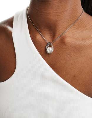 DesignB London - Collana color argento con ciondolo con perla  