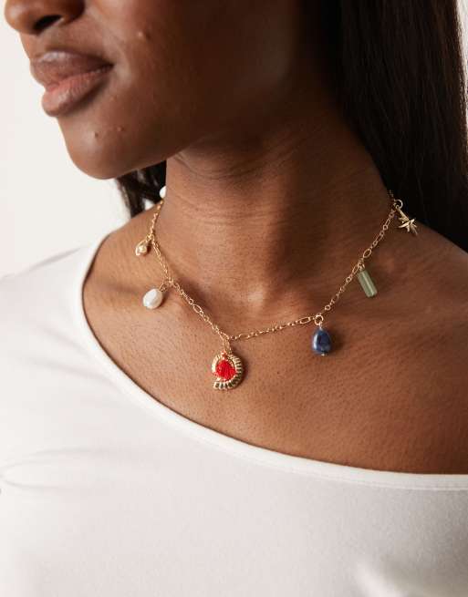 DesignB London - Collana color oro con ciondoli a conchiglie e in pietra naturale