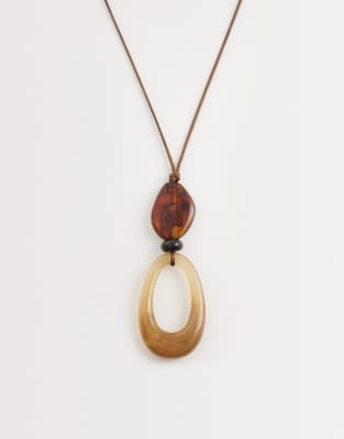 DesignB London - Collier avec cordon et pendentif en résine - Crème-Blanc