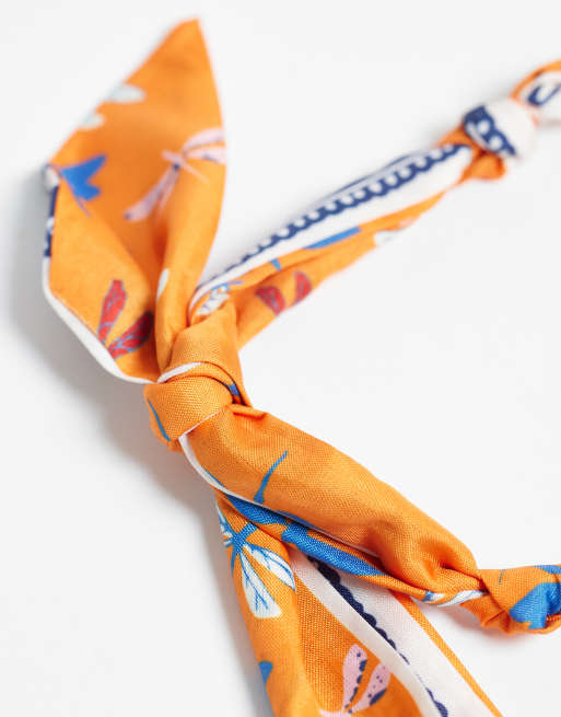 DesignB London - Collier foulard avec breloques estivales - Orange/doré, 3 de 4