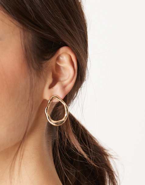 DesignB London – Creolen in geschmolzener Gold-Optik mit Steckerverschluss - view 1