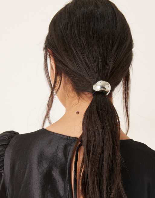 DesignB London - Elastico per capelli con dettaglio in metallo fuso color argento