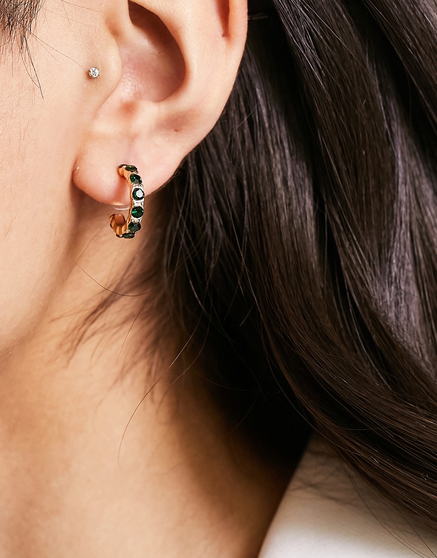 DesignB London emerald huggie hoop earrings in gold