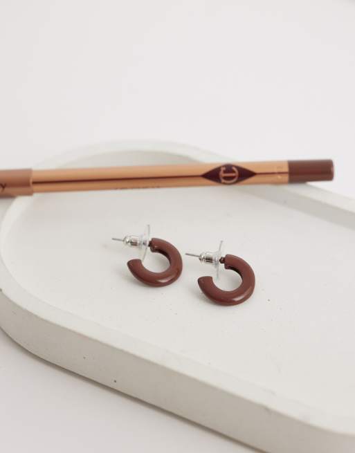 DesignB London enamel hoop earrings in dark brown, 2 of 4