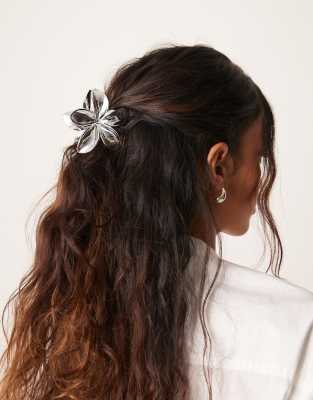 DesignB London - Fermaglio per capelli color argento con fiore hawaiano