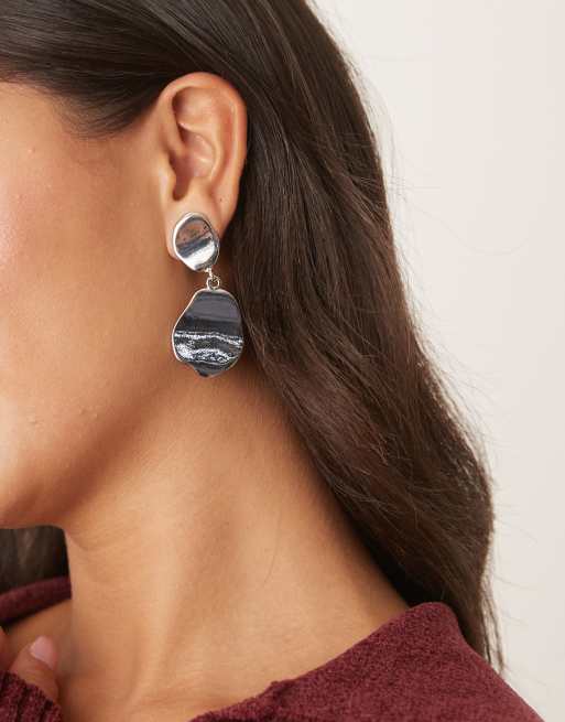DesignB London flat molten drop stud earrings in silver, 2 of 3