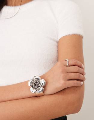 DesignB London flower bangle cuff bracelet in silver